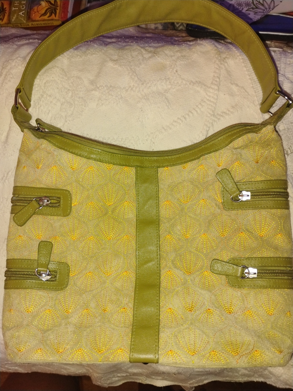 Vintage Dan W Textured Yellow-Green Seashells Shoulder Bag with Zip Pockets